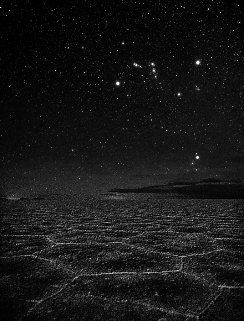 ArchiveOfSpace's tweet photo. 🌌 Luminous Salar de Uyuni

A scene in high contrast this thoughtful night skyscape is a modern composition inspired by M. C. Escher's lithograph Phosphorescent Sea. In it, bright familiar stars of Orion the Hunter and Aldebaran, eye of Tau...

#NASA #Space #Astronomy #Cosmos https://t.co/s7g9Gmq4qF