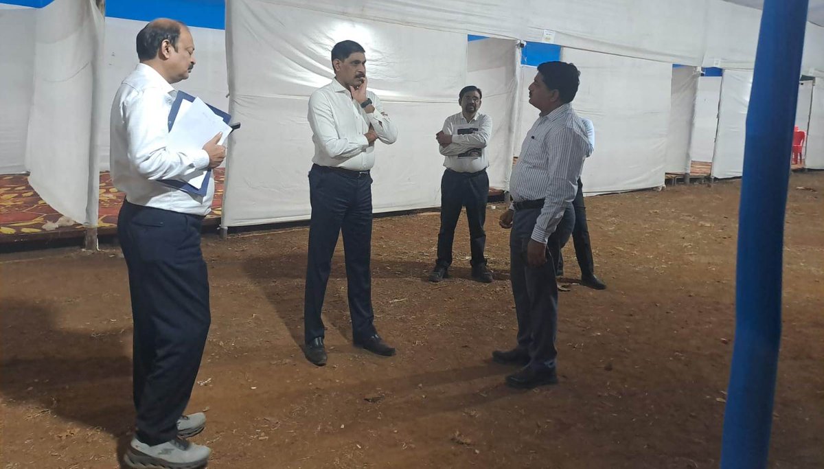 NMMConline's tweet image. मतदान साहित्य वितरण व्यवस्थेची आयुक्त डॉ. कैलास‍ शिंदे यांच्याकडून पूर्वपाहणी

सविस्तर वृत्त लिंक :-
facebook.com/share/p/1EikYM… 

#nmmcelectiondepartment #nmmcelection #votingawareness #mahanagarpalikaelection #election #election2025 #mahasec #maharashtrasec
@MahaDGIPR @mygovindia