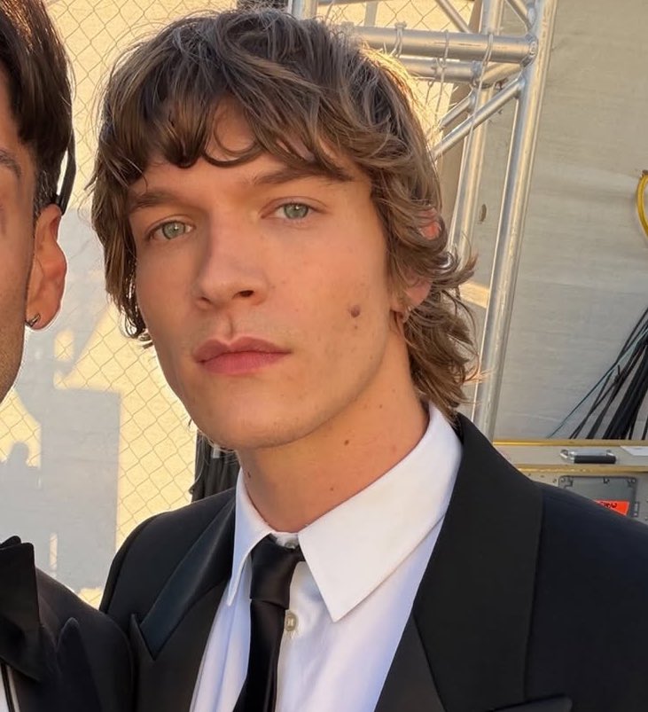 lesbianilya's tweet image. let’s all die immediately pretty boy too pretty