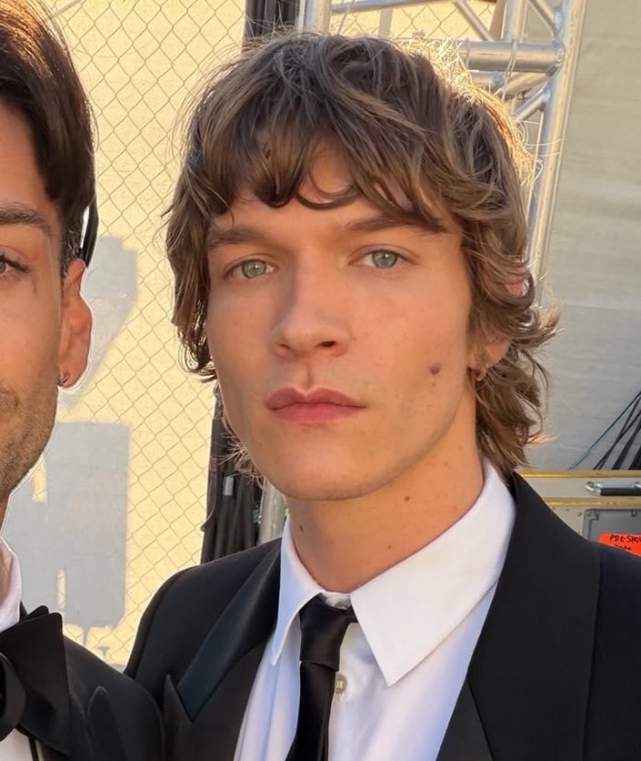 lesbianilya's tweet image. let’s all die immediately pretty boy too pretty