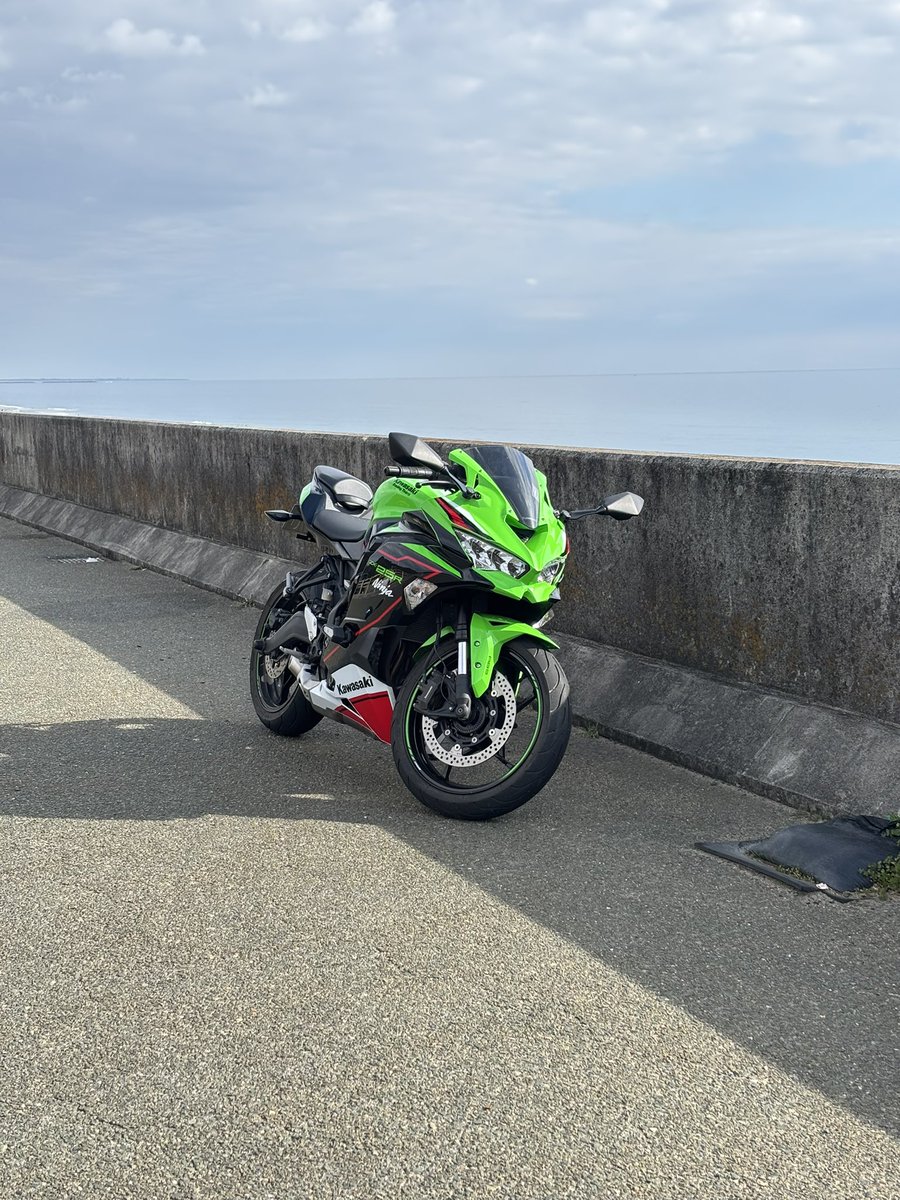 年齢更新と今年もよろしくを込めて 名前：ひかり バイク：zx25r se