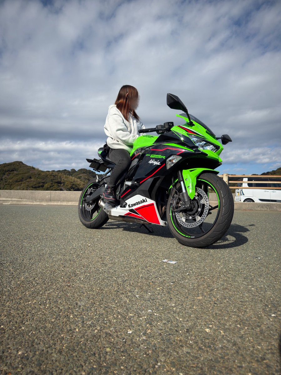 年齢更新と今年もよろしくを込めて 名前：ひかり バイク：zx25r se