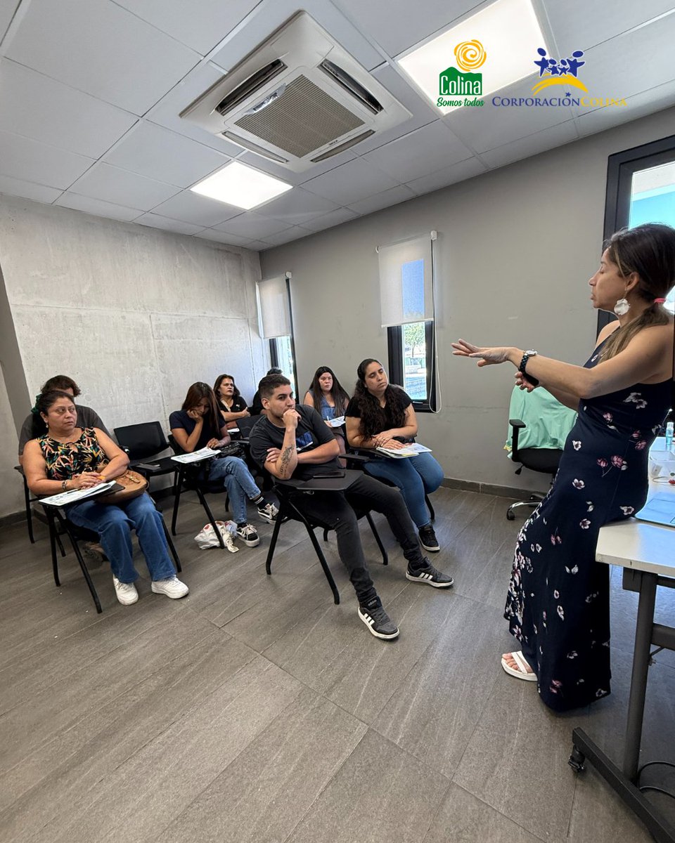 CorpColina's tweet image. 🧠🍽️ Aprender para emprender: con gran convocatoria, Colina Emprende dio inicio a su curso de Manipulación de Alimentos, este curso es requisito para el uso de la "Cocina Colaborativa" #LoQueHacemosMejoraTuVida