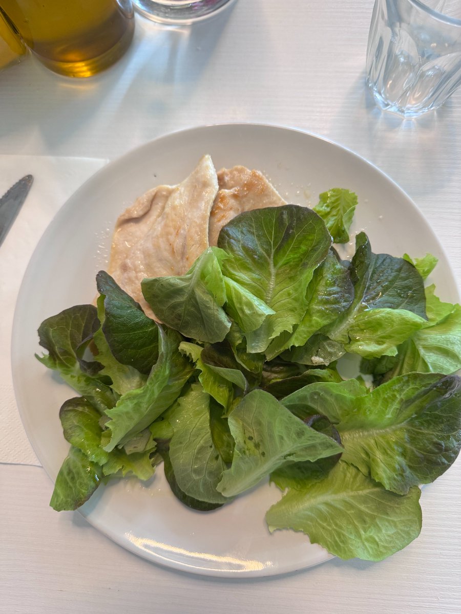 privatemusecode's tweet image. Taking care of my body starting from healthy habits. Ladies eating junk food, fast food, sweets, alcohol and smoking, don't deserve a real man.