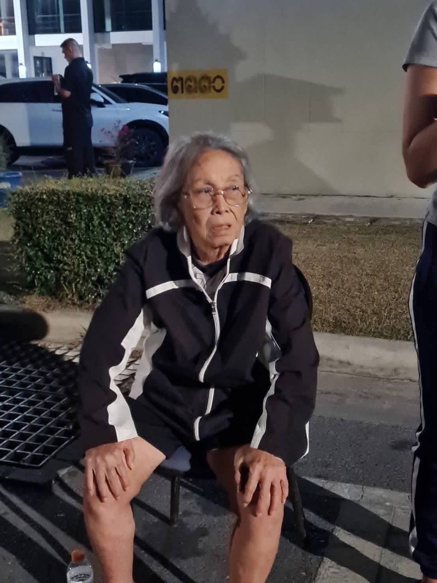 RedSkullxxx's tweet image. 📣 ประชาสัมพันธ์ ตามหาญาติผู้สูงอายุ

ขณะนี้พบ ผู้สูงอายุป่วยอัลไซเมอร์
จำบ้านไม่ได้ นั่งอยู่บริเวณ ทอ. 7–8
ตั้งแต่ช่วงหัวค่ำที่ผ่านมา

🙏 หากผู้ใดเป็นญาติ หรือทราบข้อมูลของผู้สูงอายุรายนี้ ขอความกรุณาติดต่อเจ้าหน้าที่โดยด่วน

📞 ร.ต.ไชยสรัณย์ ตรีสนธิ์
โทร. 087-784-7214…