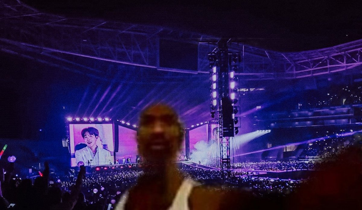 ktae_be's tweet image. mae : ué cadê os móveis aqui de casa? 
eu na turnê do bts: