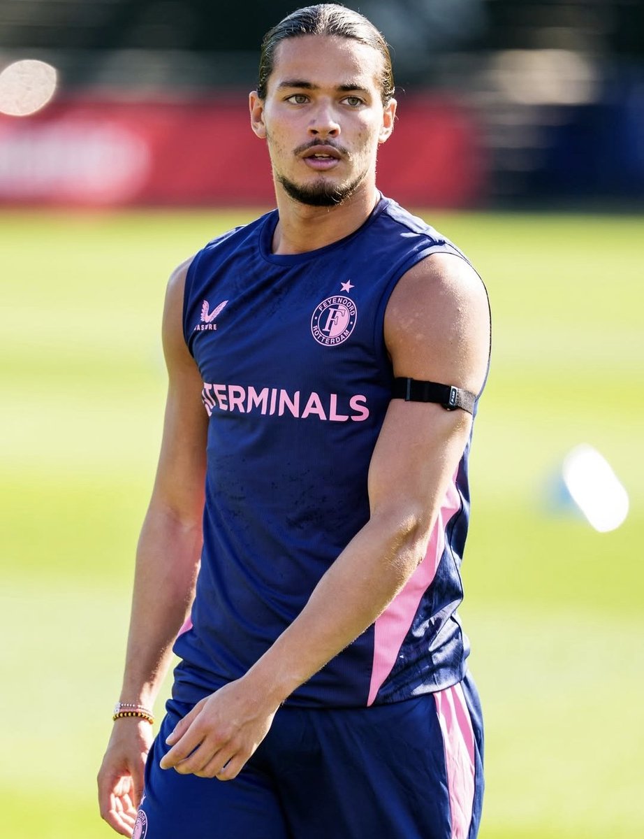 Santi_J_FM's tweet image. 🚨EXCL: 🔴⚪️🇩🇿 #Eredivisie |

❗️Chelsea is interested in Anis Hadj Moussa. There has been a meeting in recent days between The Blues and Hadj Moussa's agent Mohamed Dahmane

➡️ Feyenoord Rotterdam is aware of the interest. The club is happy with him with but if they receive a…