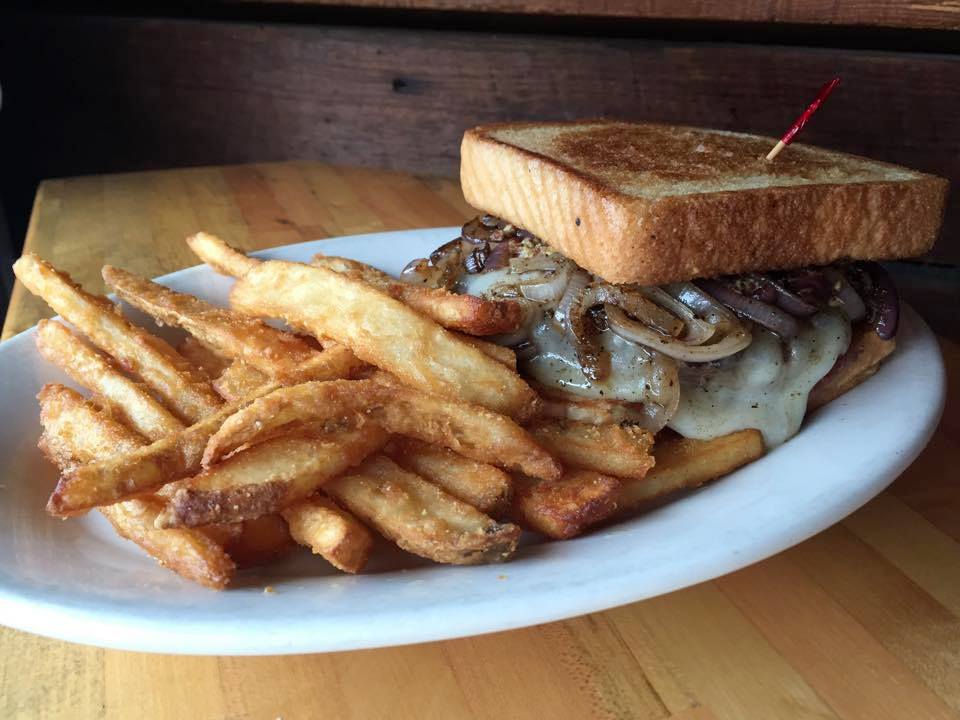 TremontTavern's tweet image. Boots and spurs not included.
ℍ𝕠𝕦𝕤𝕖 𝕡𝕒𝕥𝕥𝕪 𝕠𝕟 𝕋𝕖𝕩𝕒𝕤 𝕋𝕠𝕒𝕤𝕥 𝕥𝕠𝕡𝕡𝕖𝕕 𝕨𝕚𝕥𝕙 𝕘𝕣𝕒𝕚𝕟 𝕞𝕦𝕤𝕥𝕒𝕣𝕕, 𝕘𝕣𝕚𝕝𝕝𝕖𝕕 𝕠𝕟𝕚𝕠𝕟𝕤, 𝕙𝕠𝕣𝕤𝕖𝕪 𝕞𝕒𝕪𝕠, 𝕊𝕨𝕚𝕤𝕤 𝕒𝕟𝕕 𝕔𝕙𝕖𝕕𝕕𝕒𝕣 𝕔𝕙𝕖𝕖𝕤𝕖𝕤.
#BestBurger #TheRhinestoneCowboy #CHAeats