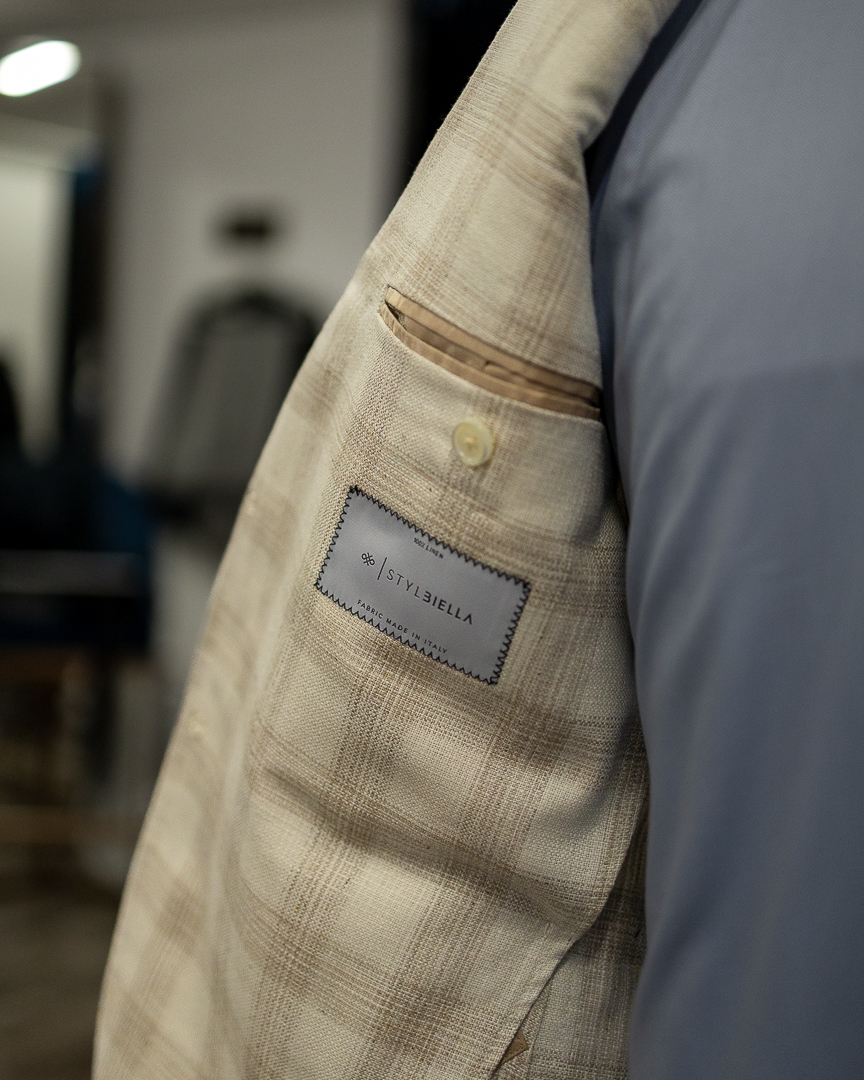 TLBC_toronto's tweet photo. Wool, linen, silk. One cloth, three seasons. This StylBiella sport coat was made to move with you.
#TorontoMenswear #BespokeTailoring https://t.co/JU9D0Neiri