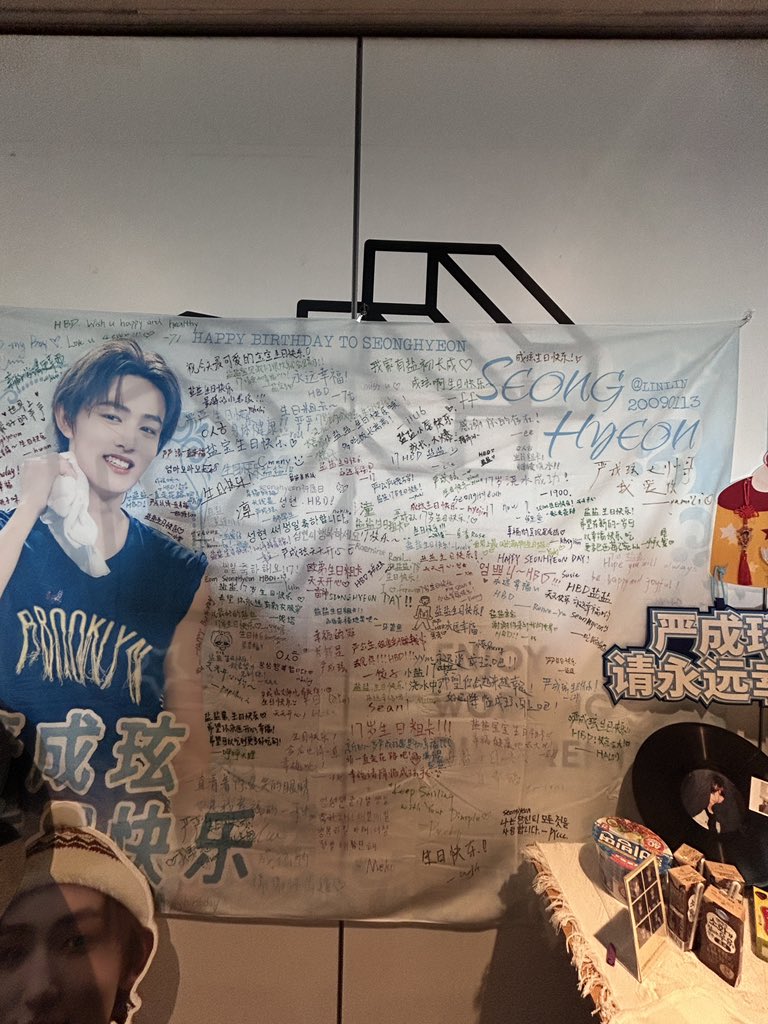 minnie_rin's tweet photo. #Seonghyeon17thDawn  #엄성현 

성현아를 좋아하게 된 후 정말 멋진 여자분들 많이 만났어요! 성현아가 존재해줘서 고마워～내가 더 행복해졌어요! 또 다른 곳에 있지만 같은 마음으로 성현아를 사랑하는 모두들도 정말 고마워요!! 정말 수고 많으셨어요, 우리 곧 만나요～ https://t.co/znHeha3bNA