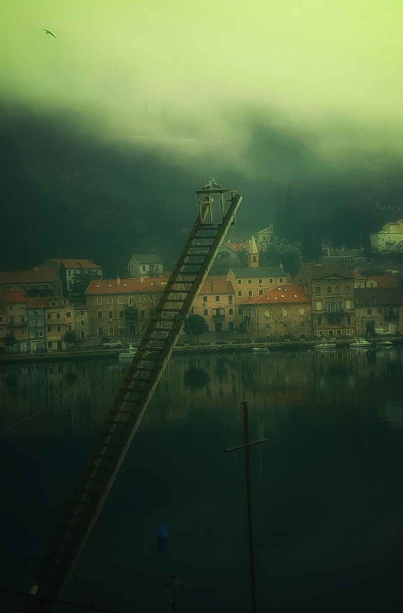 Skoro da je cijelo područje koje pripada Gradu Bakru pod gustom maglom, ovako to izgleda s obale 🌫️
#Bakar <a href="/Zaljev/">Zaljev Kvarner</a> 
📸 Marijana Radešić