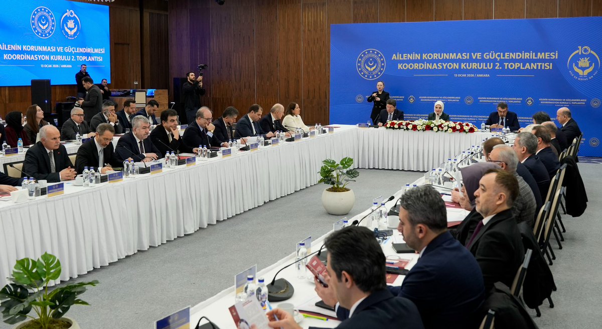 fahrettinaltun's tweet photo. Aile ve Sosyal Hizmetler Bakanımız Sayın Mahinur Özdemir Göktaş, Adalet Bakanımız Sayın Yılmaz Tunç ve Milli Eğitim Bakanımız Sayın Yusuf Tekin ile kamu kurum ve kuruluşlarımızın temsilcilerinin katılımlarıyla düzenlenen Ailenin Korunması ve Güçlendirilmesi Koordinasyon Kurulu’nun ikinci toplantısına iştirak ettik.

Türkiye İnsan Hakları ve Eşitlik Kurumu olarak, aileye ilişkin politika ve uygulamaların insan hakları perspektifiyle ele alınmasının; aile bireylerinin temel hak ve özgürlüklerinin korunması, olası hak ihlallerinin önlenmesi ve etkili hak arama mekanizmalarının güçlendirilmesi açısından büyük önem taşıdığına inanıyor, bu doğrultuda çalışmalarımızı kararlılıkla sürdürüyoruz.

Aile kurumunu güçlendirmeye yönelik politika ve uygulamaların bütüncül bir yaklaşımla ele alındığı toplantının hayırlara vesile olmasını temenni ediyorum.