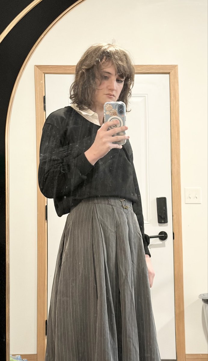 ComfyCa's tweet image. I’m just showing up to class and not addressing the elephant in the room with anyone.