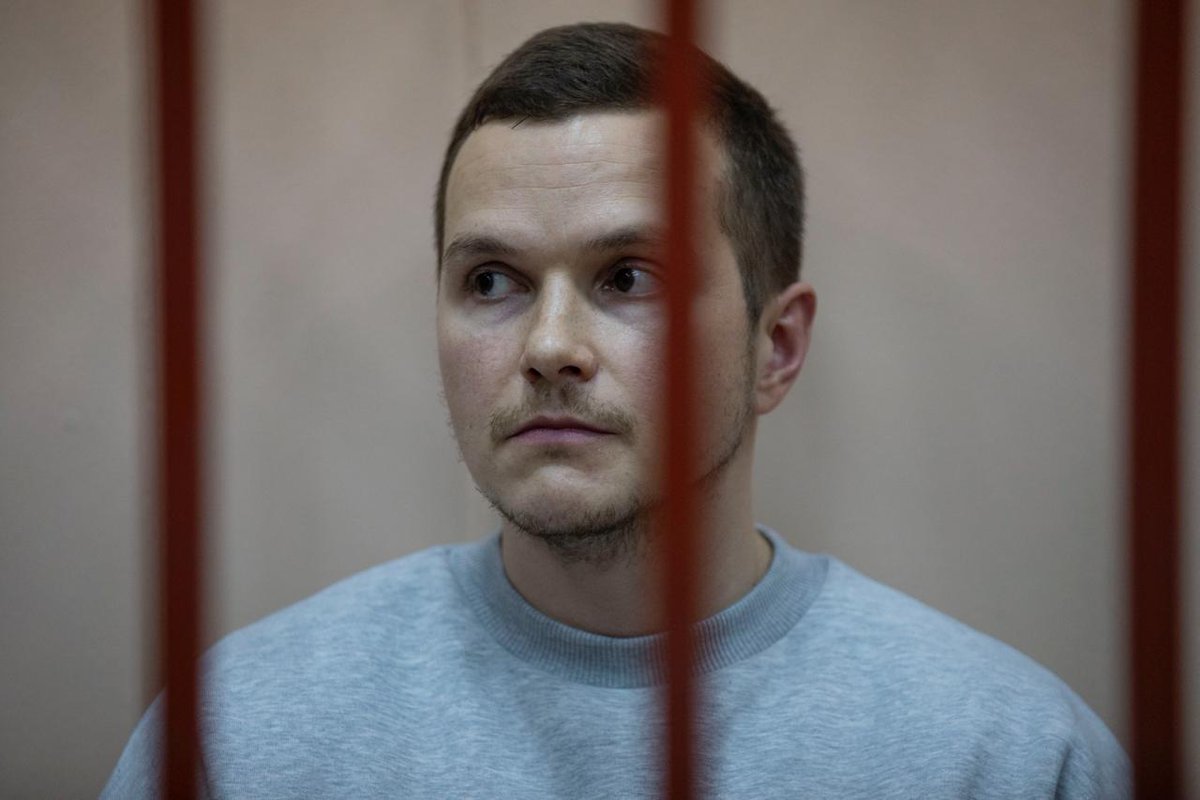 OvdInfo's tweet image. Жена адвоката Алексея Липцера, который защищал Навального, сообщила о тяжелых условиях его этапирования и проблемах со здоровьем.

Она просит этапировать его ближе к дому, чтобы он мог видеться с дочерью:

«С этой ситуацией очень трудно справиться взрослому человеку, а…