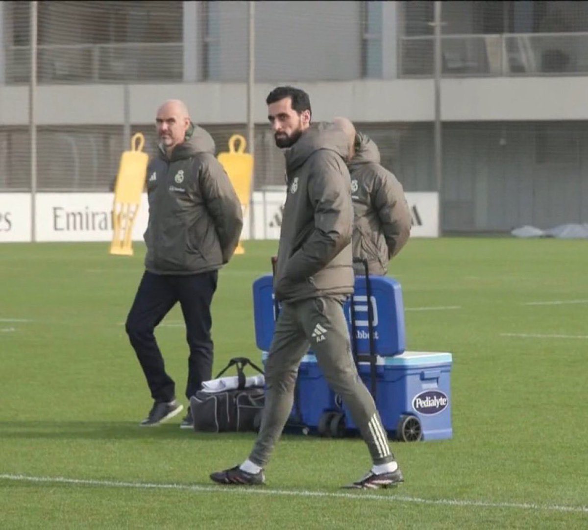 How <a href="/realmadriden/">Real Madrid C.F. 🇬🇧🇺🇸</a> fan base we dey hype every situation 😂. I pray it works for us 🙏🏻