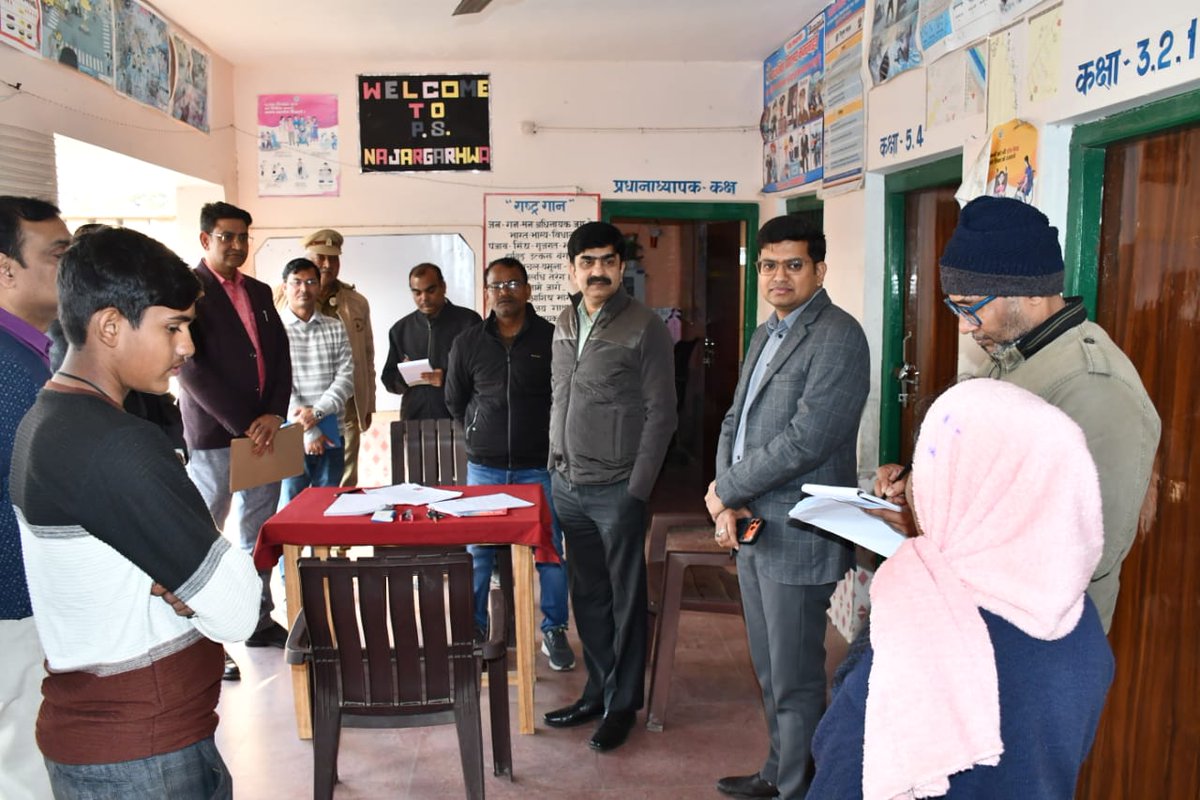 भारत निर्वाचन आयोग द्वारा नामित रोल प्रेक्षक/मंडलायुक्त बस्ती मंडल बस्ती श्री अखिलेश सिंह की अध्यक्षता में राजनैतिक दलों के प्रतिनिधियों के साथ बैठक में सम्बन्धित को आवश्यक निर्देश दिया। <a href="/ECISVEEP/">Election Commission of India</a> <a href="/ceoup/">CEO Uttar Pradesh</a>