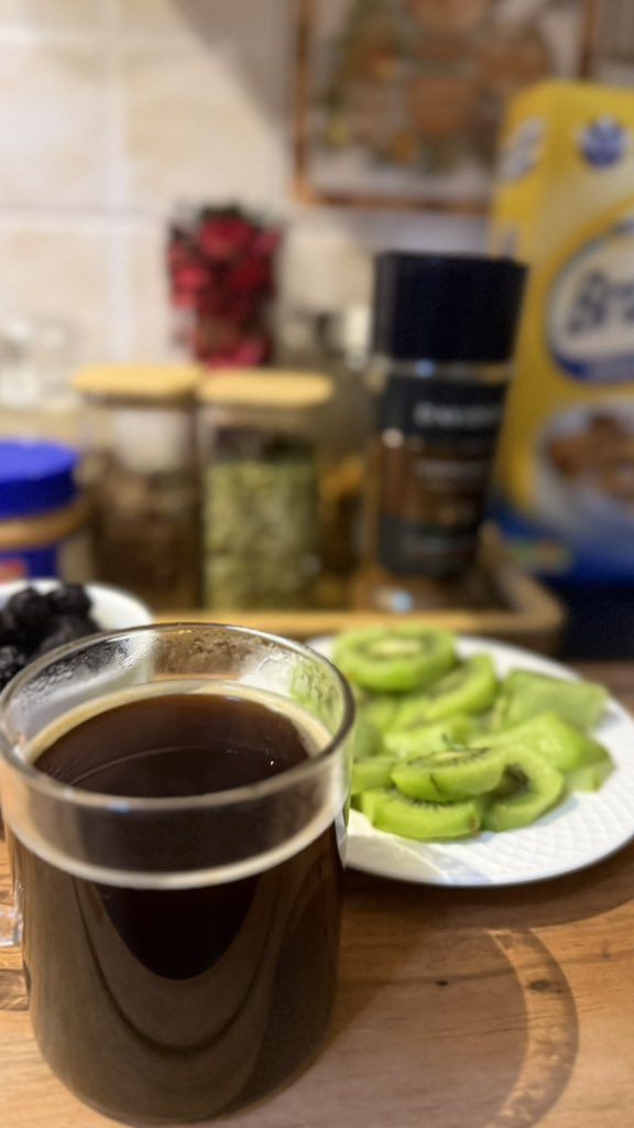 HiCoff33's tweet photo. My kind of dinner 🥝☕️✨
#lightdinner https://t.co/4JDenWfl0r