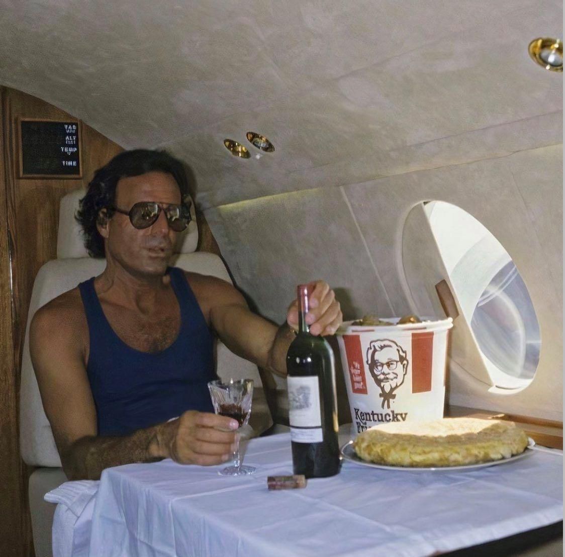 ElInmortal____'s tweet photo. En esta cuenta se bancará siempre a Julio Iglesias. El español más universal de la historia. El mejor artista hispano de todos los tiempos. Un madridista más.

Todo mi apoyo al bueno de Julio. https://t.co/Mj0p6PgskJ