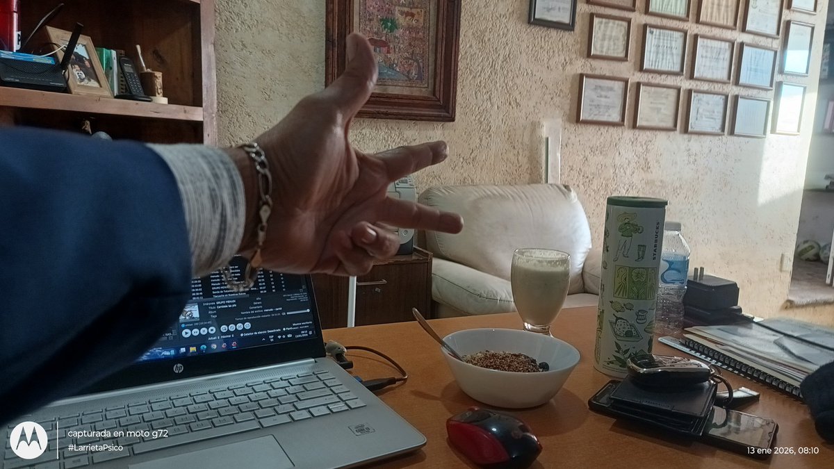 - ¿Sabes una cosa? Creo que te quiero bastante más de lo que creía.

- Y eso, ¿modifica tus planes?

- No. Simplemente los hace más difíciles.

         ~Mario Benedetti

#Poemas
#SaludMental 
#VenezuelaLibre