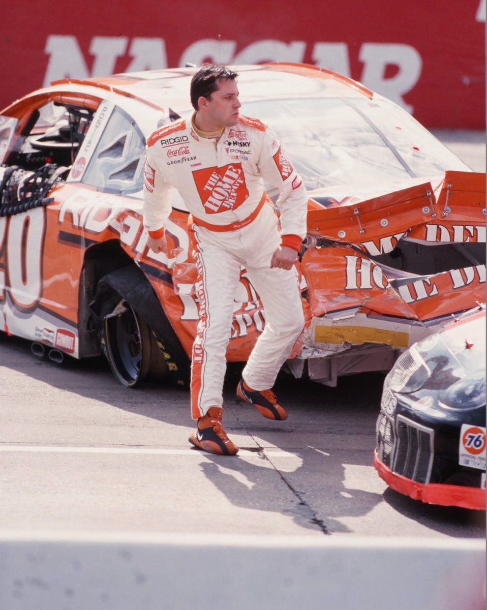 HardNASCARPics's tweet image. Tony Stewart at Martinsville Speedway 1999.
#NASCAR