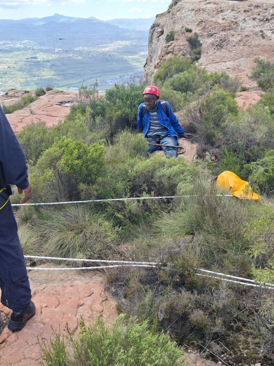_ArriveAlive's tweet image. Multi-disciplinary team rescue 78-year-old male from a cliff

arrr.co.za/5Xgf0

#ArriveAlive #Elderly #MountainRescue  @SAPoliceService
