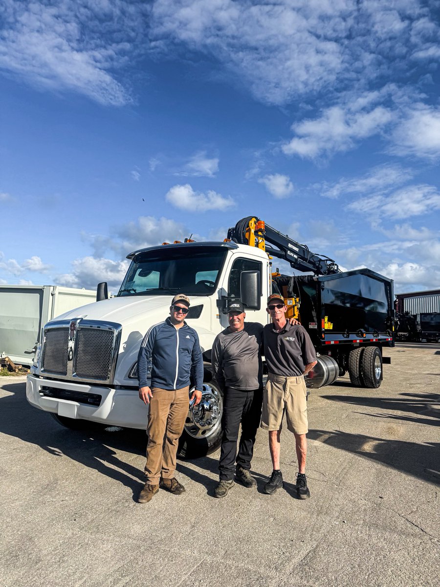 Big congratulations to Arboribus Deluxe on their brand new Rotobec Load N Go Grapple Truckbuilt by our team at Apex Equipment! 🚛🌲 Huge shoutout to Pat W. from Apex Equipment for helping make this build happen.