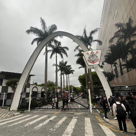FabioLazaro_'s tweet image. Corinthians recebe aval do MP para avançar em plano de pagamento de dívidas

Clube aguarda a manifestação da Administração Judicial sobre a suficiência dos documentos apresentados pelo clube para a homologação da RCE.

uol.com.br/esporte/futebo…