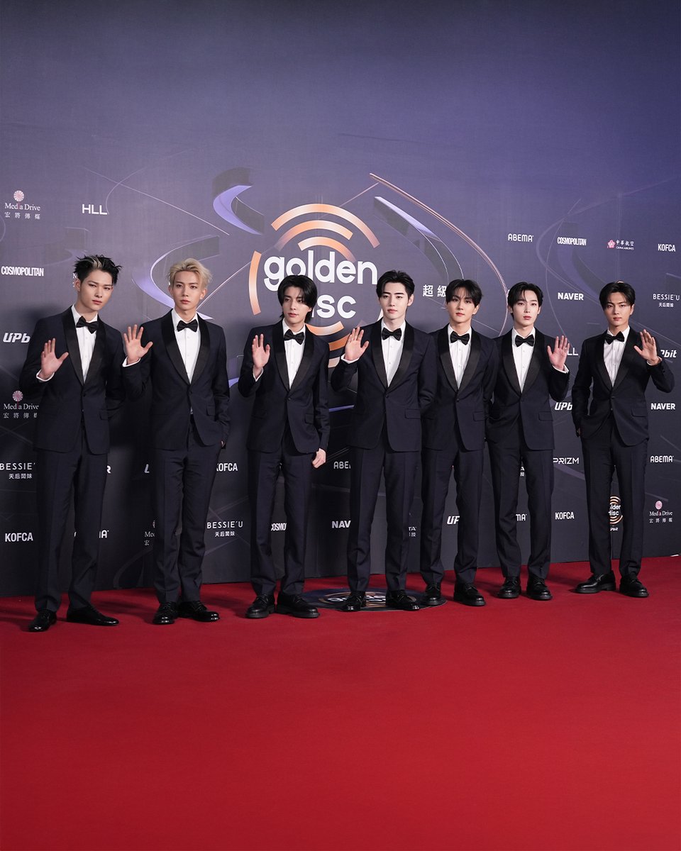 Prada's tweet image. Prada Ambassadors ENHYPEN, nominated for The 40th Best Album Division, wore a #Prada navy tuxeo, white poplin shirt and black leather lace-up shoes while attending the 40th Golden Disc Awards in Taipei on January 10th, 2026.

#PradaPeople #ENHYPEN