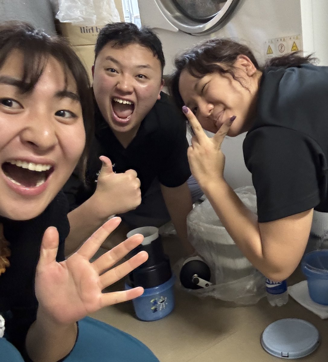 湯処葛西さん本日はありがとうございました☺️🌼
れいあさんのアウフグースを初めて受けましたが、安定感が凄過ぎて…！沢山刺激もらったのでもっとがんばるーーー！！！🔥
3人の写真もなんだか嬉しいなあ😍
次は飛んで27日（火）です！よろしくお願いいたします🌿🌿