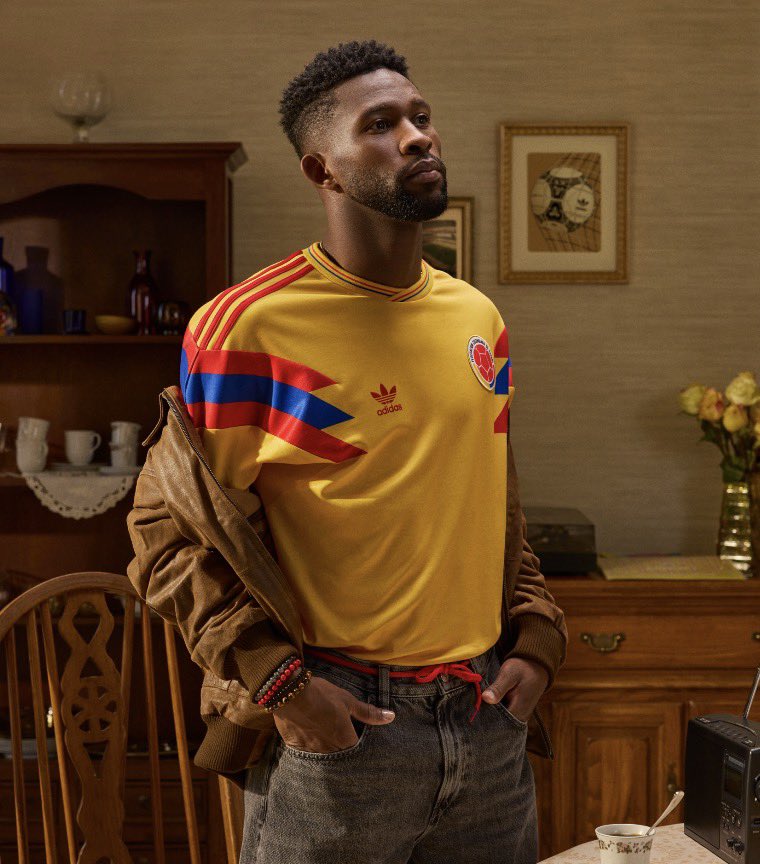 guilloarango's tweet image. 🇨🇴 Adidas lanza la camiseta retro de la @FCFSeleccionCol, inspirada en la que utilizó en Italia 90 🇨🇴👕