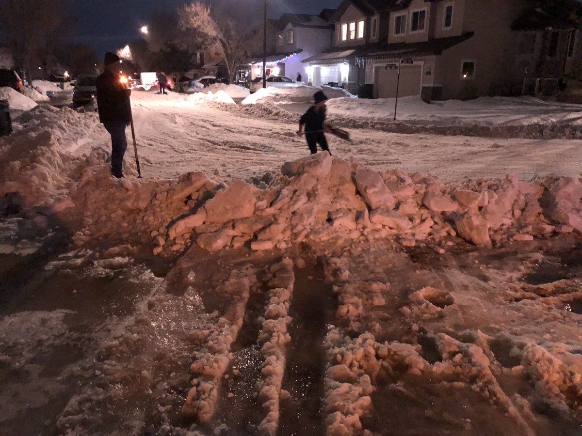 DOCDaveOB's tweet image. #yeg #windrows #whoneedstowork #taxdollarsintheshitter