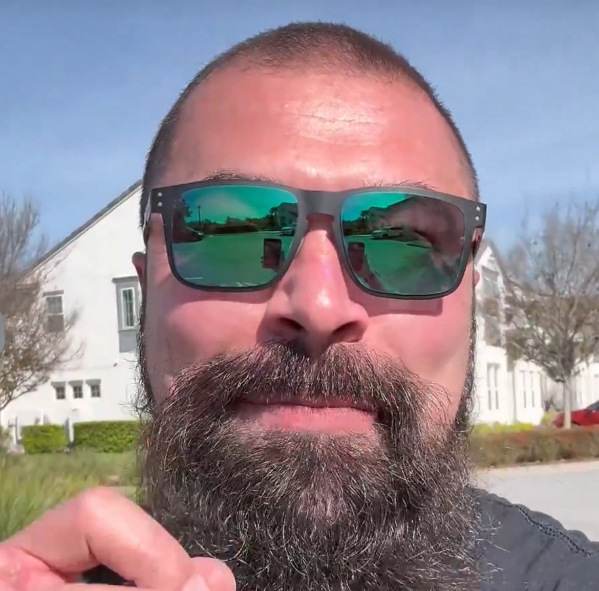 pesquisas_elige's tweet image. 🚨URGENTE: Parece piada, mas não é bem assim: o Deputado Federal @paulobilynskyj1 (PL-SP), o irresponsável que propôs uma GUERRA CIVIL contra eleitores do Presidente @LulaOficial (PT), GASTA DINHEIRO PÚBLICO em uma loja de venda de ARMAS para alugar um luxuoso carro blindado da…