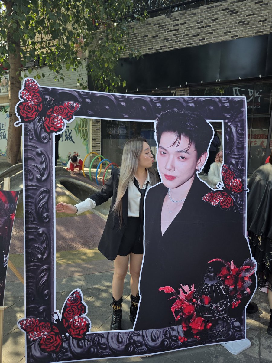 Happy birthday my beautiful Daouuuu. I shouldn't have picked this time to have a tussle with someone on AI and should have focused on you instead, my bad. May the year ahead fill you with amazing adventures, beautiful memories and kind people. Be super loved each and every day.