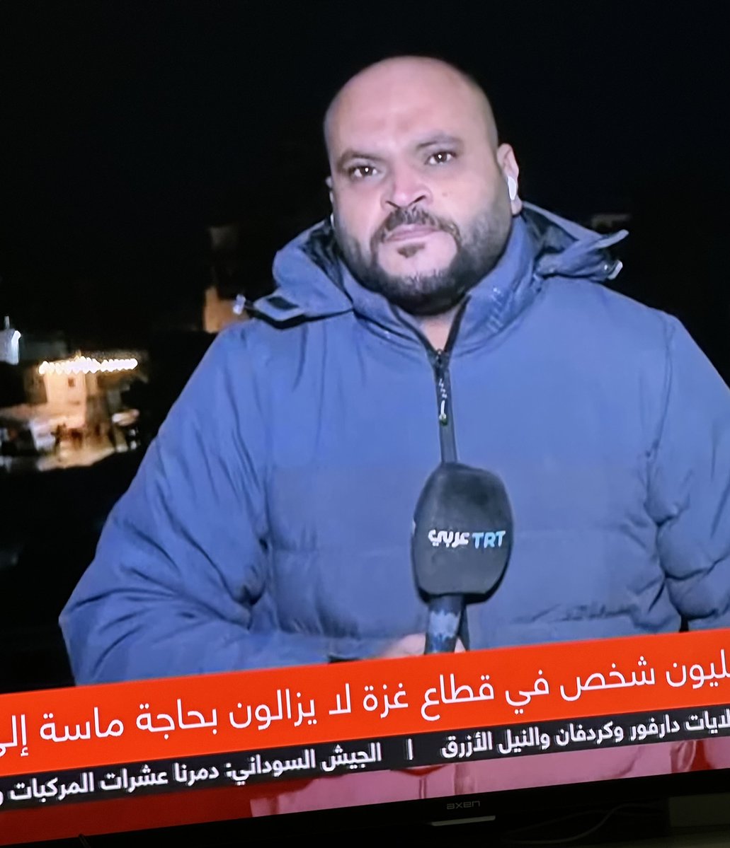 Ania27El's tweet image. زميلي وائل الحلبي يبكي الان على الهواء وهو يتحدث عن موت أطفال غزة من البرد ….

⁦@TRTArabi⁩  يشهد الله ان قلوبنا تحترق على اهل غزة 😔