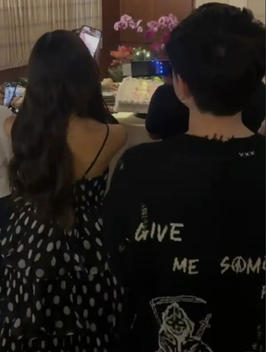 claa1ree's tweet photo. yung kahit wala naman na sila pinopromote pero magkasama pa din lage sa mga private ganap🫠 it’s giving what?? https://t.co/hduAf7E9UZ