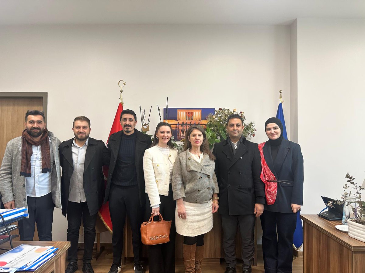 mmrsrvtclb's tweet photo. Mimarlar Odası Bursa Şubesi #GelişimGrubu olarak #Bursa Büyükşehir Belediyesi Genel Sekreter Yardımcısı Nazlı Yazgan’ı ziyaret ettik; projelerimizi ve hedeflerimizi aktardık. Nazik kabulleri ve misafirperverlikleri için Sayın Yazgan’a teşekkür ediyoruz

#MimarlarOdası #Mimarlık https://t.co/lCmiT0MVcu