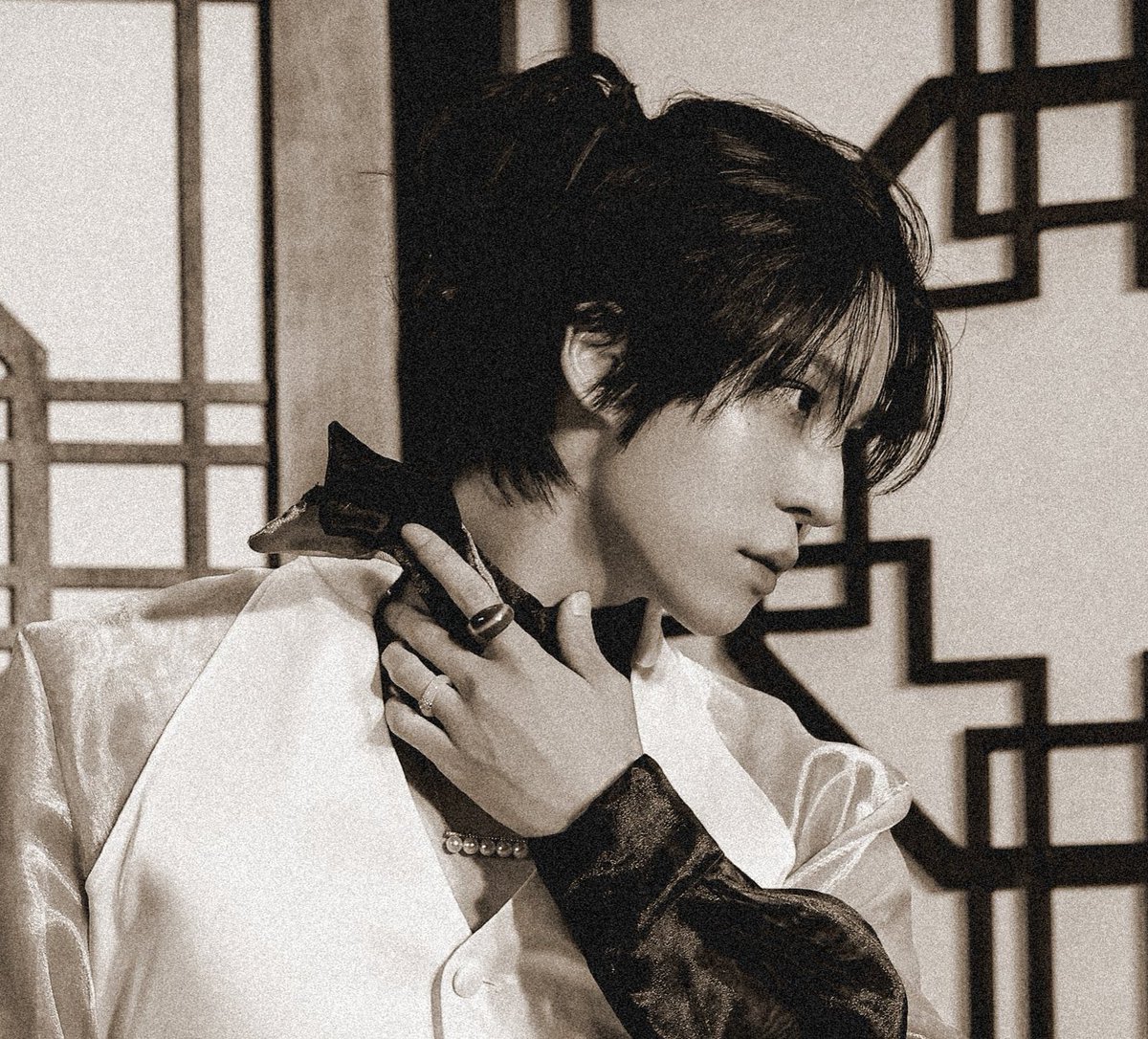 devoidflower's tweet image. yeah wtf killm e