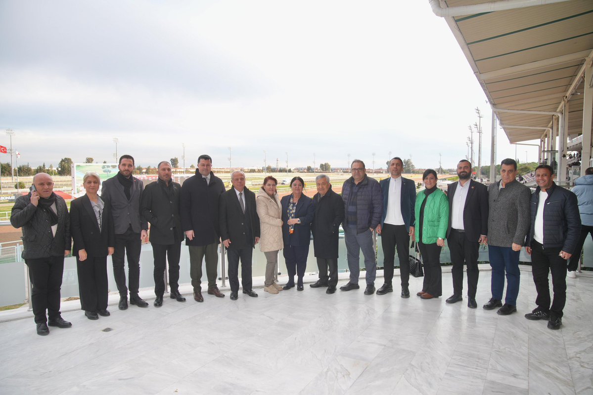 Adana Yeşiloba Hipodromu’nda düzenlenen Seyhan Belediye Başkanlığı Koşusu’na katıldık. Yarışı birincilikle tamamlayan Hood River isimli atımızı ve değerli jokeyimiz Müslüm Çelik’i tebrik ediyor, başarılarının devamını diliyorum.