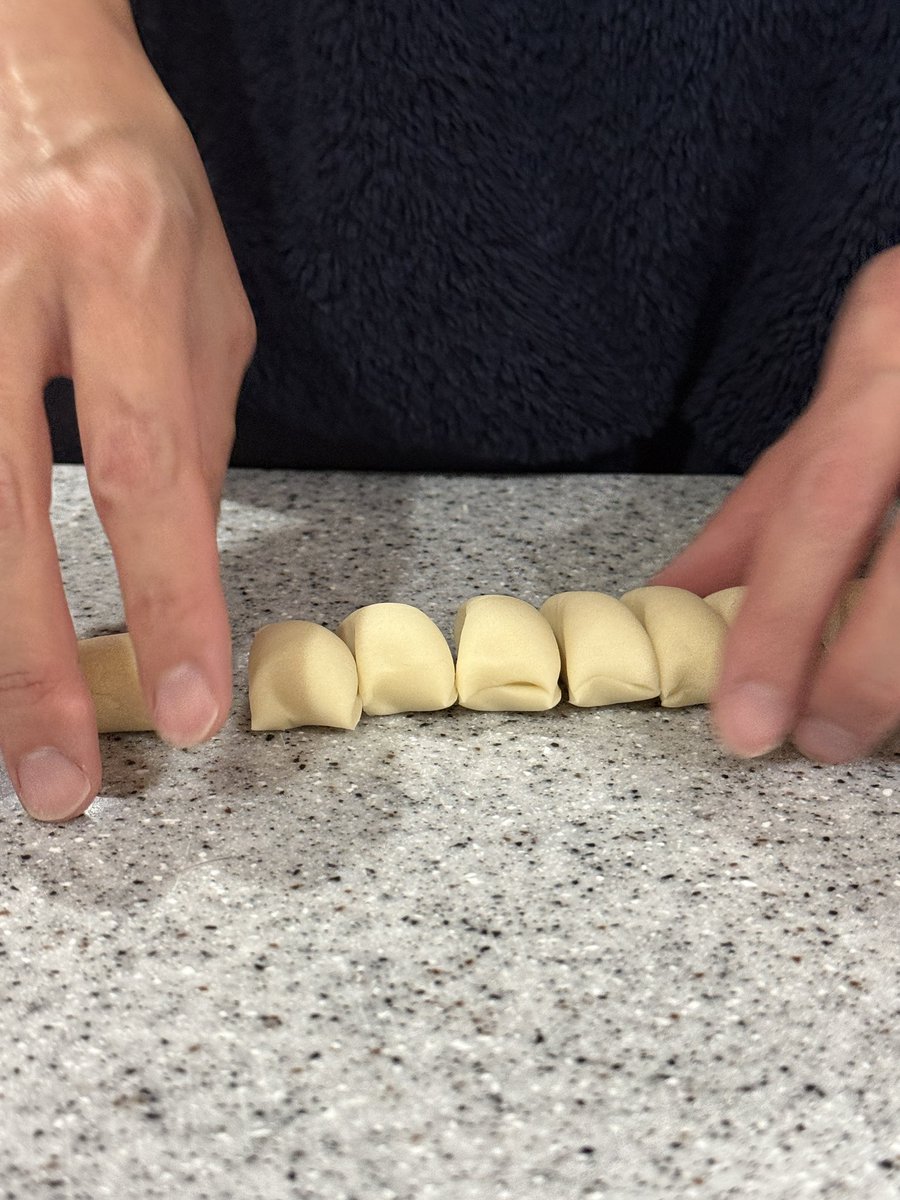 spankyk's tweet photo. 麻雀牌🀄️に見える？見えない？？
ベーグル🥯作ってるんだけどね。
#麻雀　#ベーグル https://t.co/Hl84iZSPSR