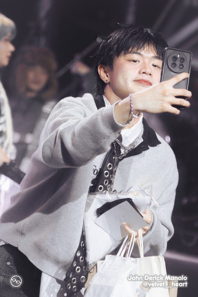 velvet__heart's tweet image. 🗓️ 260111

📍Meralco Theater

Vibe PH - Main Vibe Performance 🎱

JC
@jcdacillo______ 
@AJAAofc 

#AJAA #AJAA_JC
#VibePH #MainVibe #BeTheVibe
#VelvetHeart #VelvetHeart_Photography