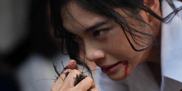 สานต่อต้นกำเนิดหนัง slasher เมืองไทยได้ดีกว่าภาคแรกแบบโคตรๆ ทั้งสนุก ลุ้น เสวกระดูกกระเดี๊ยวไปหมด เป็นภาคต่อที่ทำโคตรถึง แถมพนอมาในภาคนี้โคตรโหด เสกเป็นเสก จามเป็นจาม กรอกเป็นกรอก ใครที่ชอบภาคที่แล้วรับรองว่าภาคนี้จะไม่ผิดหวัง เผลอๆชอบมากกว่าเดิมด้วยมั้ง

#พนอ2 #PANOR2 #movietwit