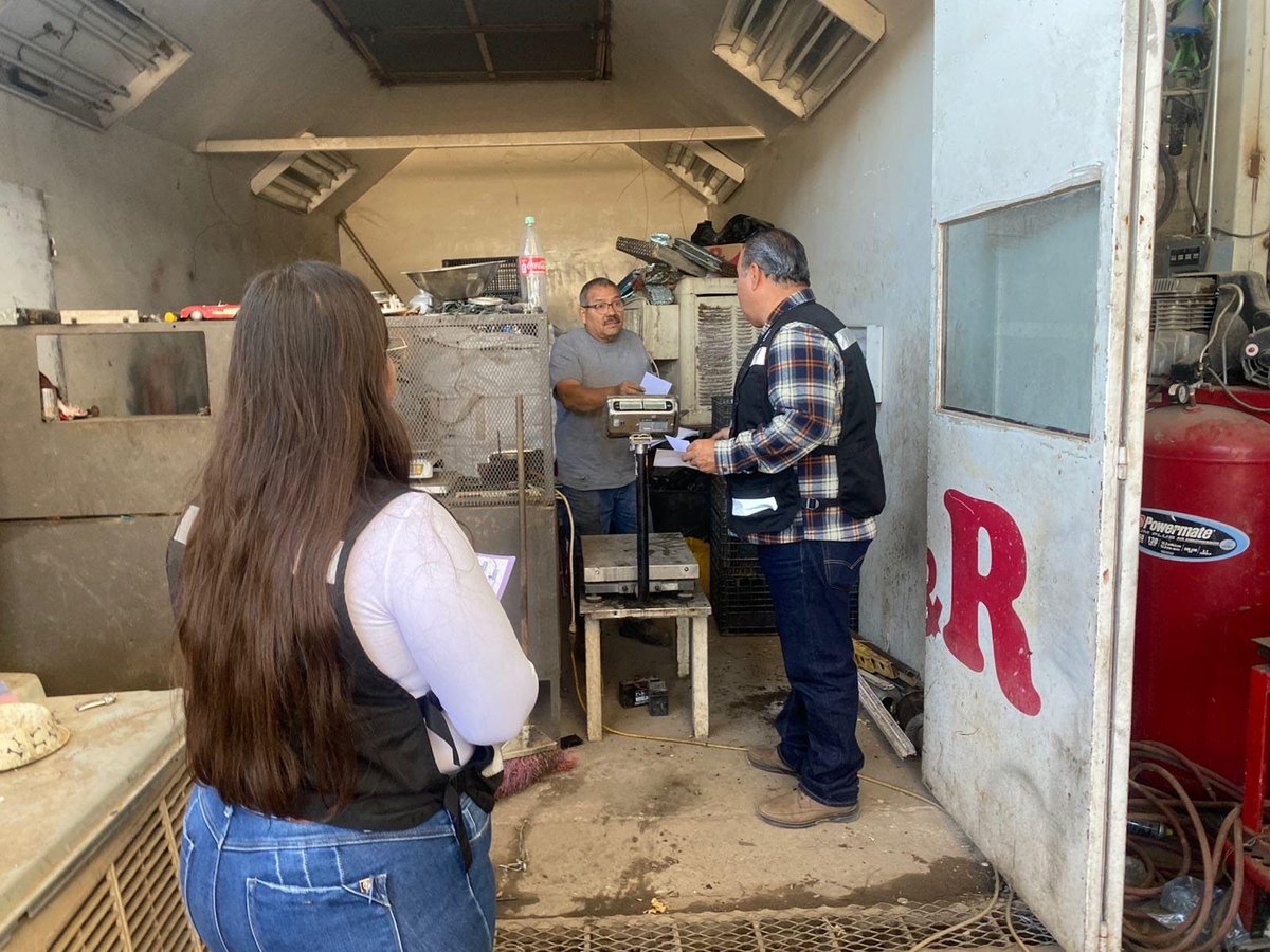 ritaburgos10's tweet photo. A través del programa Estatal de Prevención del Delito #JornadaPermanentePorLaPaz de ⁦@SonoraSeguridad⁩ se informa a las familias de la colonia Café Combate de los programas a los que tienen acceso para prevenir violencias y dejar de normalizarlas 

⁦@AlfonsoDurazo⁩ https://t.co/swu7G8vbjk