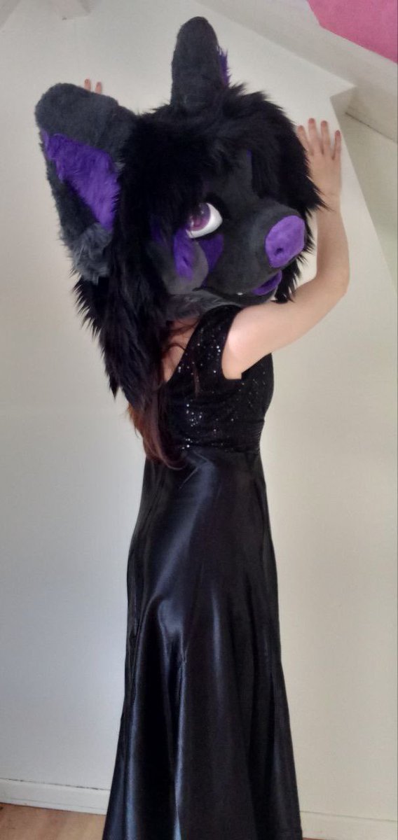 LexieInTheBox's tweet image. who doesn't love shiny clothing~