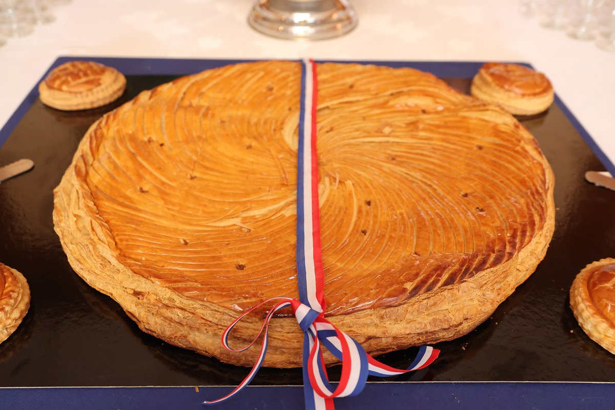 Image de Préfet des Ardennes - 🇫🇷13/01, Christian CHASSAING, Préfet des Ardennes 🇫🇷🇪🇺 et le @CD08,  ont partagé la #galette r