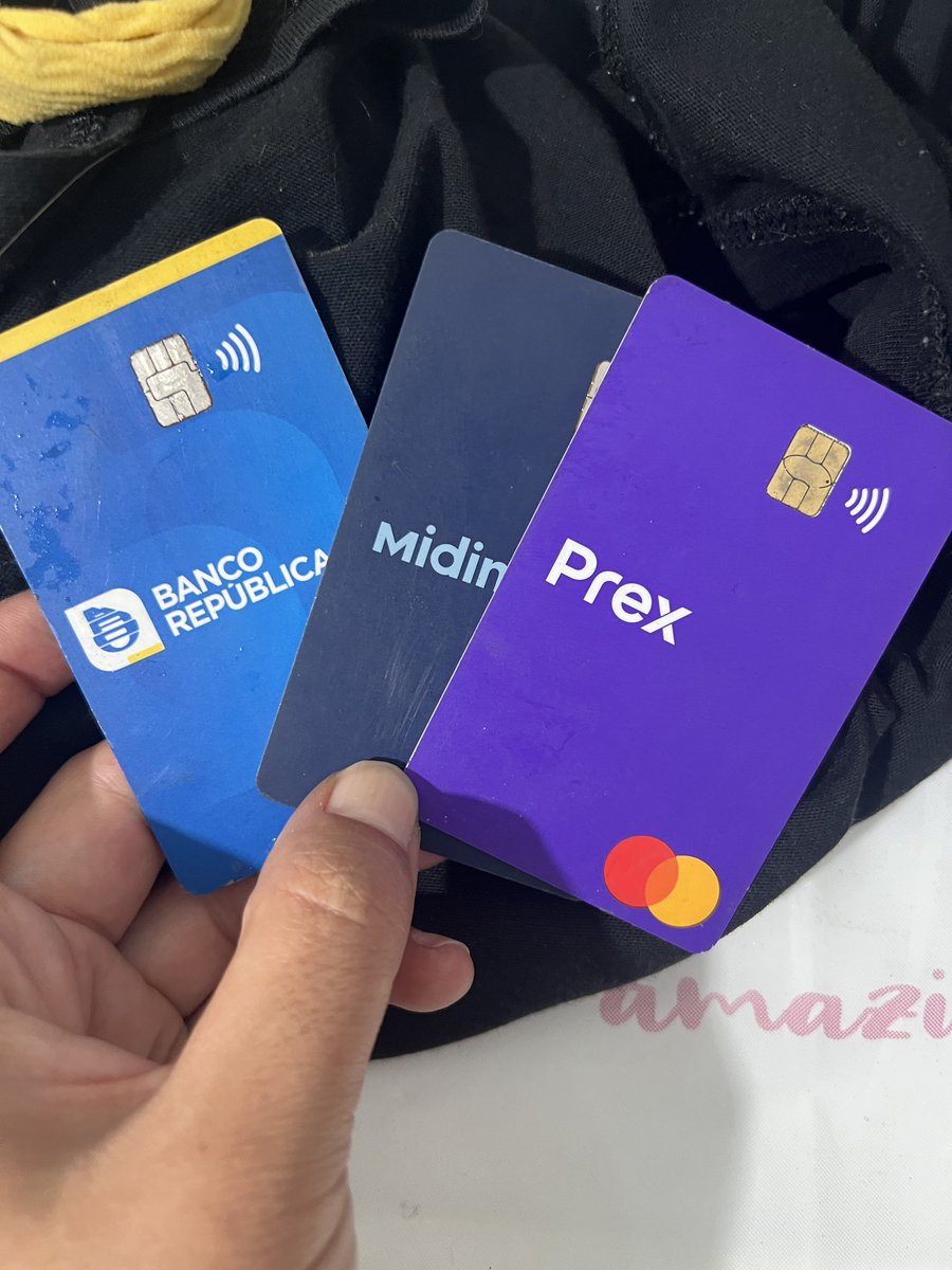 Aparecieron estas 3 tarjetas en mi contador de luz
Si te robaron en la zona Prado o paso Molino, pueden que sean tuyas, no paso los números por obvias razones.
Rt para llegar a su dueño/a