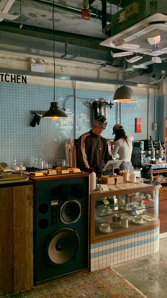 OUAUDAYOFF's tweet image. ฮ่องกง มกราคม คือโคตรจะดี อากาศชิล นอนโรงแรมวิวอ่าว เช้าออกไปชิลร้านกาแฟ บ่ายๆเดินเล่นหาร้านไวน์ชิล เย็นไปนั่งดู Sunset ที่ Park ริมอ่าว ทริปเปิดปี 2026 รับพลัง ไหว้พระ ชิล พักผ่อน แต่ อาหารกะกาแฟช่วยถูกลงได้มั้ย 😂 จิงๆ ชอบทุกอย่างงง 🤍