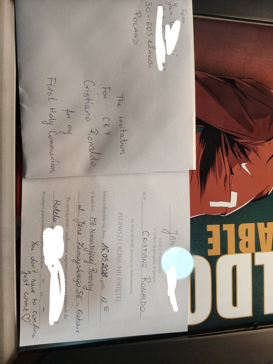 W gablocie w muzeum CR7 na Maderze normalnie  zaproszenie na komunię w maju tego roku w Krakowie