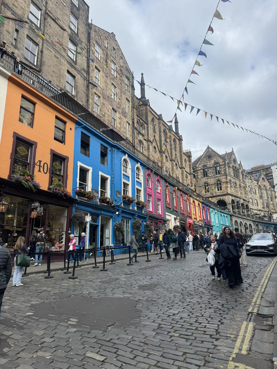 Saudjeh's tweet photo. Walking in Edinburgh 🇬🇧🏴󠁧󠁢󠁳󠁣󠁴󠁿 https://t.co/CoV5aNP4HV