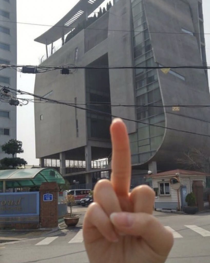 valmomza's tweet image. Hmm, is it time to send out the trucks? 💀