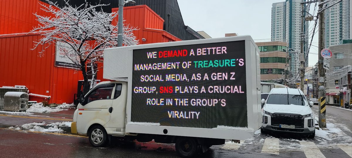 valmomza's tweet image. Hmm, is it time to send out the trucks? 💀